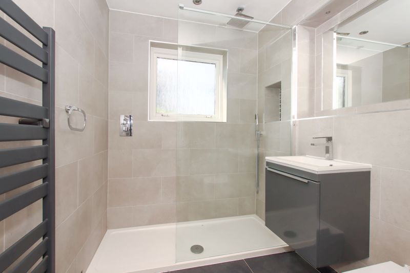 Property photo 3 of 7 Photo 6