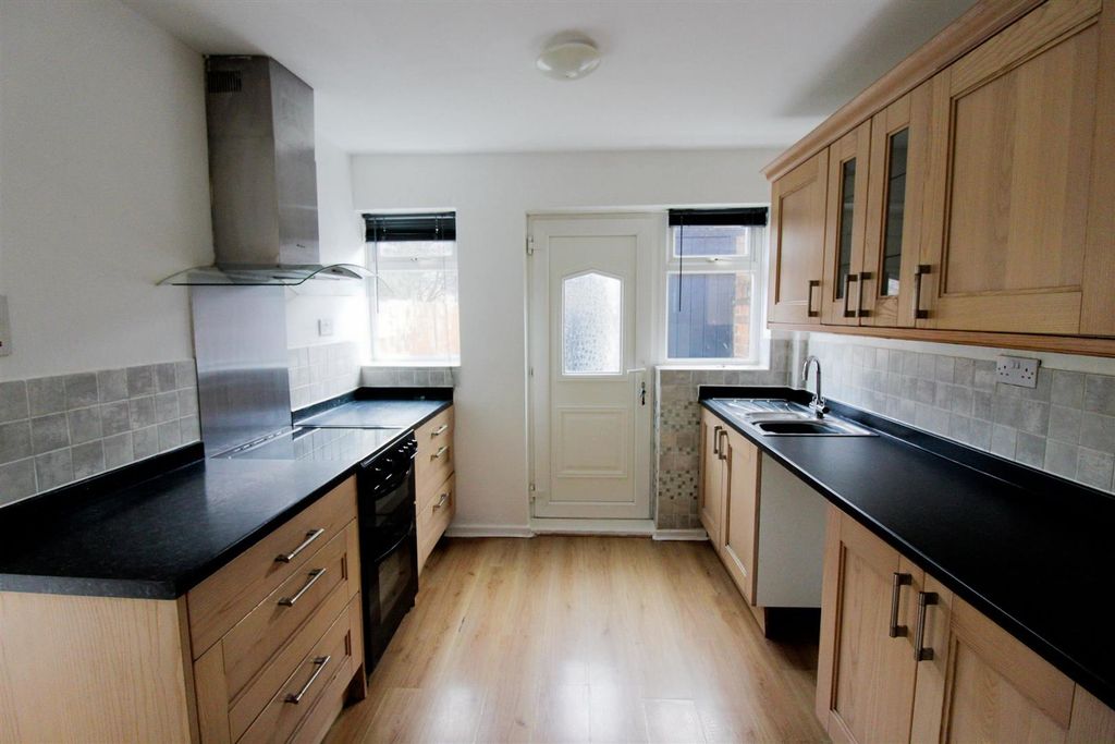 Property photo 3 of 15 Kitchen.Jpg