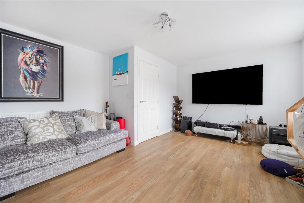 Property photo 3 of 23 1470725-11-6A2Aa3781A2c0.Jpg