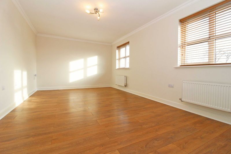 Property photo 3 of 7 Photo 6