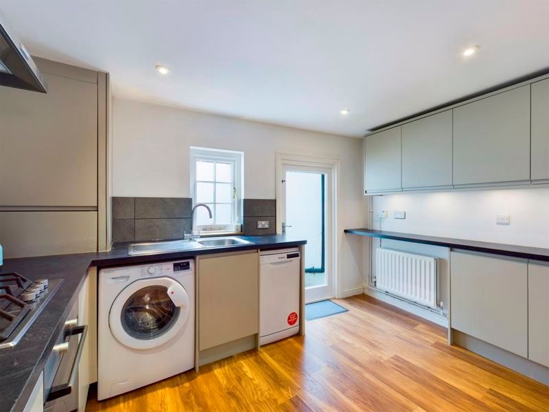 Property photo 2 of 6 Kitchen