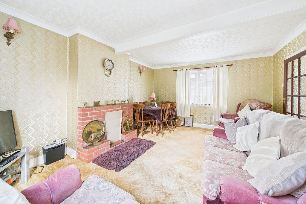 Property photo 3 of 18