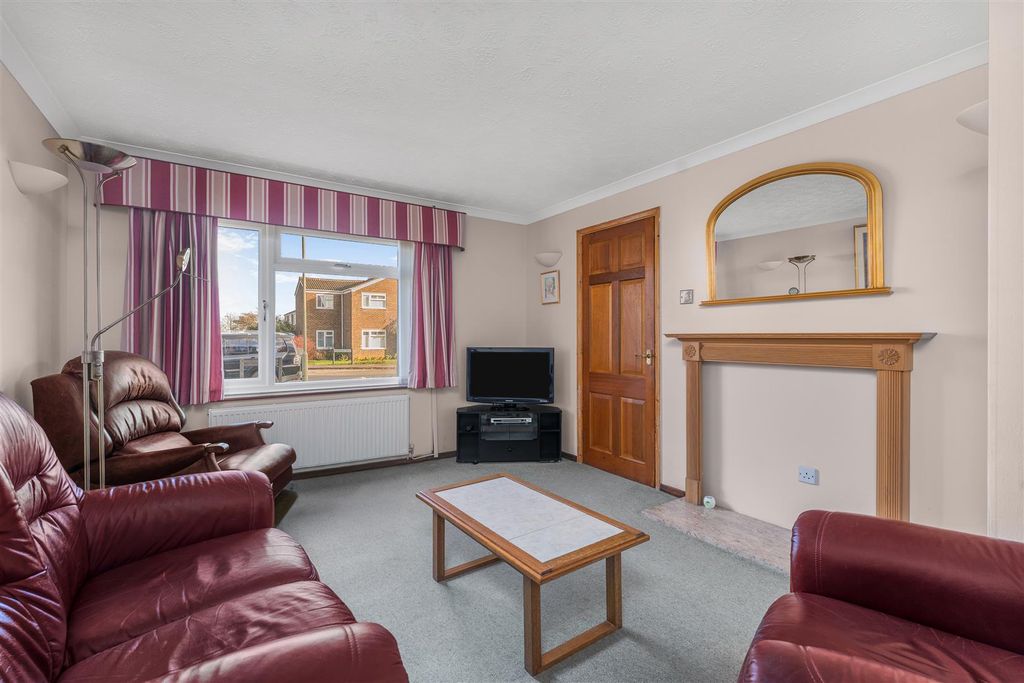 Property photo 3 of 12 15 Avocet Way, Banbury-5.Jpg