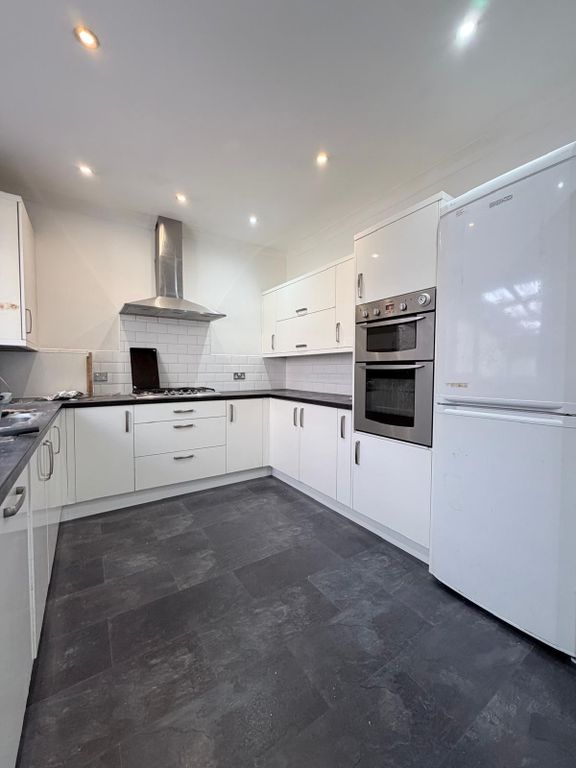 Property photo 3 of 8 Image