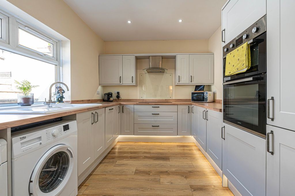 Property photo 2 of 42