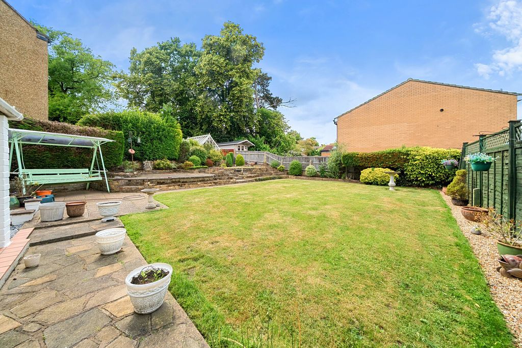 Property photo 2 of 18 Garden