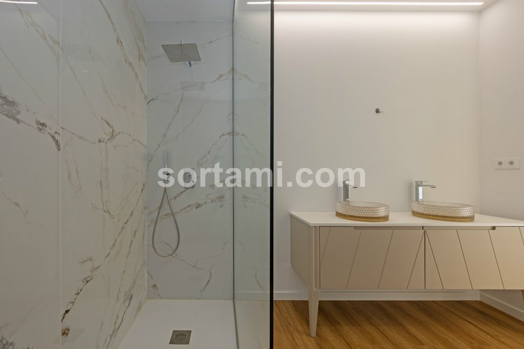 Property photo 3 of 72