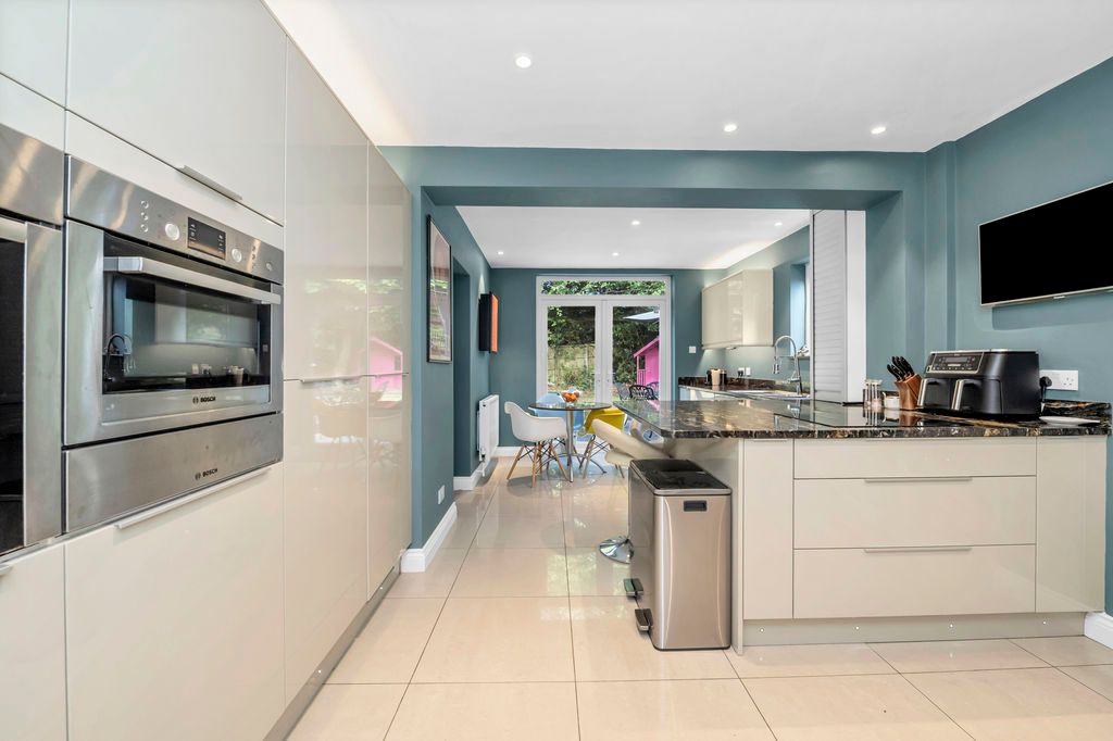 Property photo 2 of 17 Kitchen
