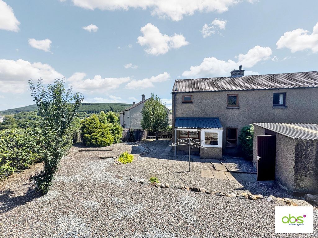 Property photo 2 of 28