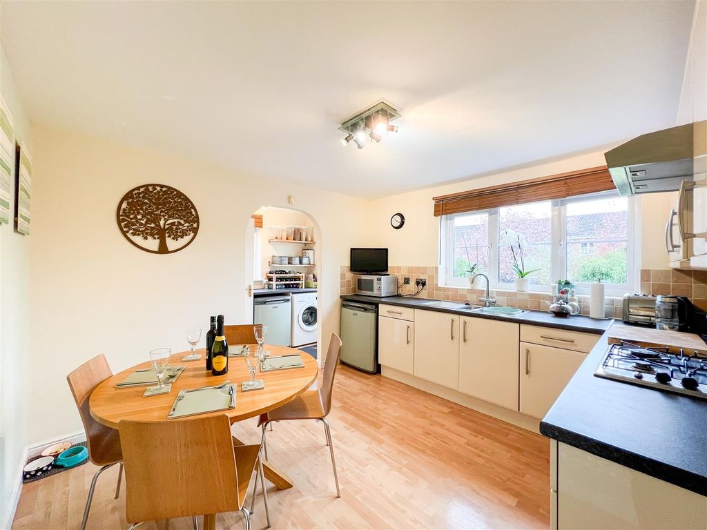 Property photo 3 of 21 Breakfast Kitchen