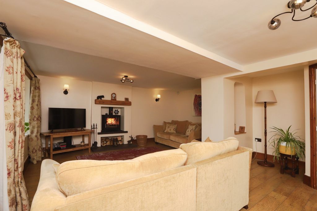 Property photo 2 of 18