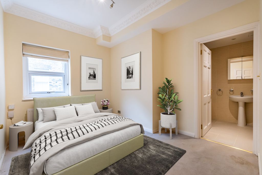 Property photo 3 of 10 Principal Bedroom