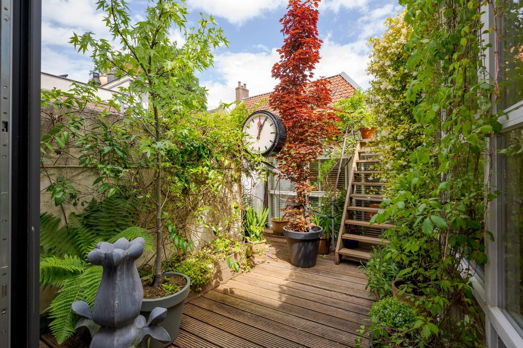 Property photo 3 of 60