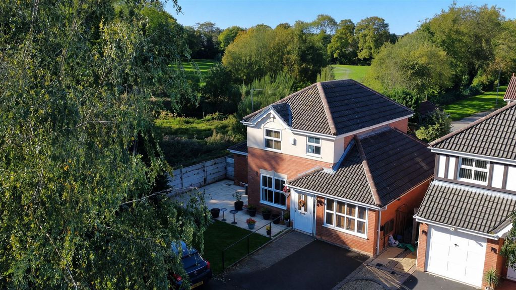 Property photo 1 of 26 Percival Way For Salw