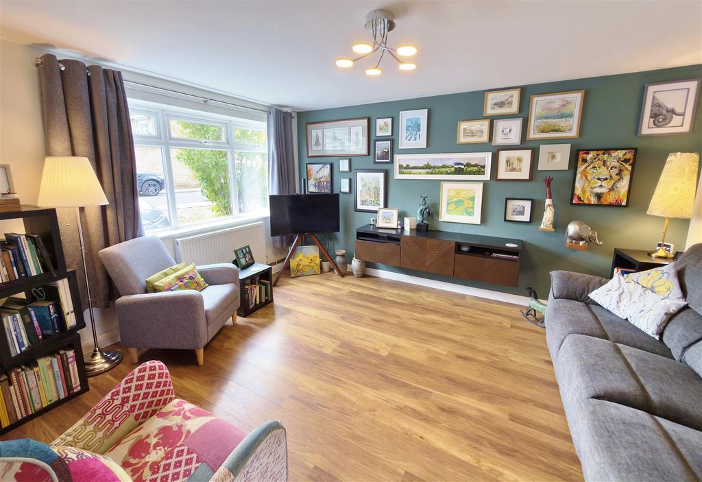 Property photo 3 of 30 For Sale By Aspire Residential | Ontario Close