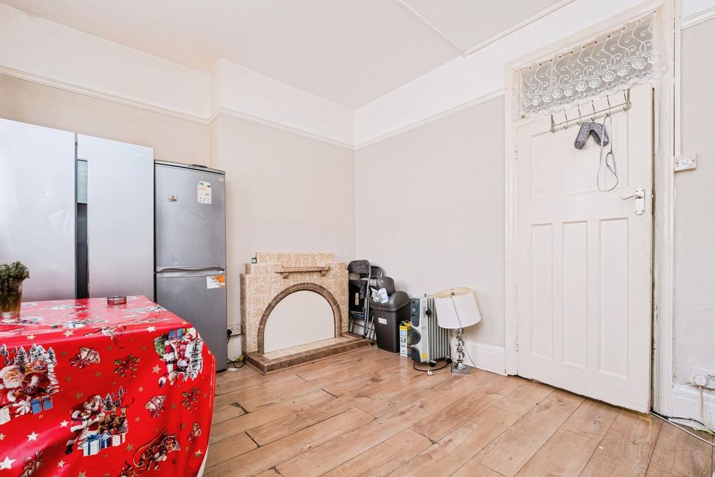 Property photo 3 of 25 Pbox-Img.Jpg