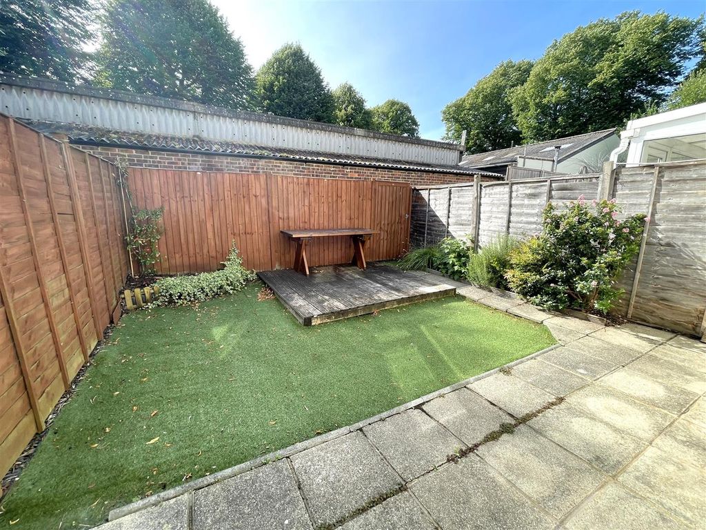 Property photo 2 of 11 Garden.Jpg