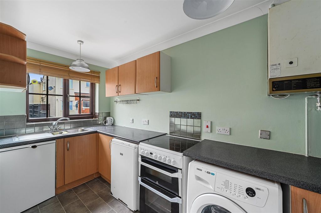Property photo 2 of 13 Kitchen