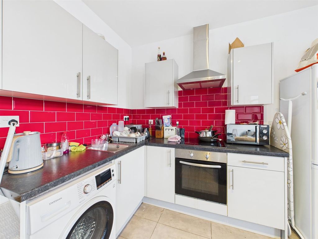 Property photo 3 of 6