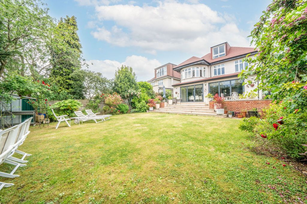Property photo 3 of 25