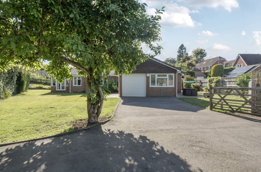 Property photo 1 of 24 1349993-26-68Bf0d...