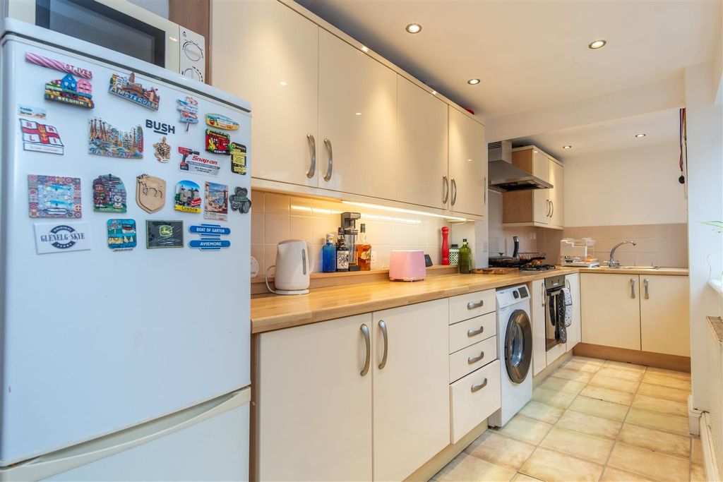 Property photo 3 of 16 Kitchen