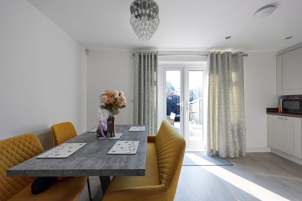 Property photo 2 of 18 4954053