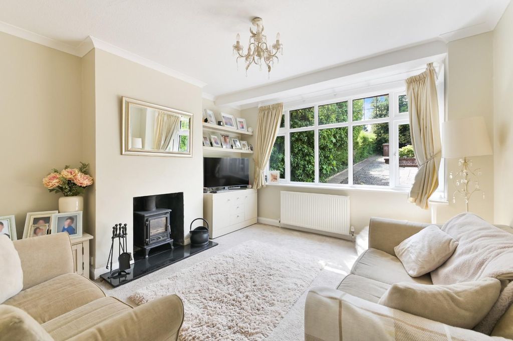 Property photo 2 of 20 The Oval