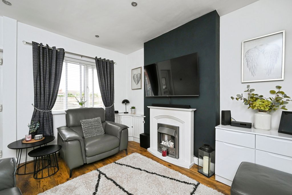Property photo 3 of 27