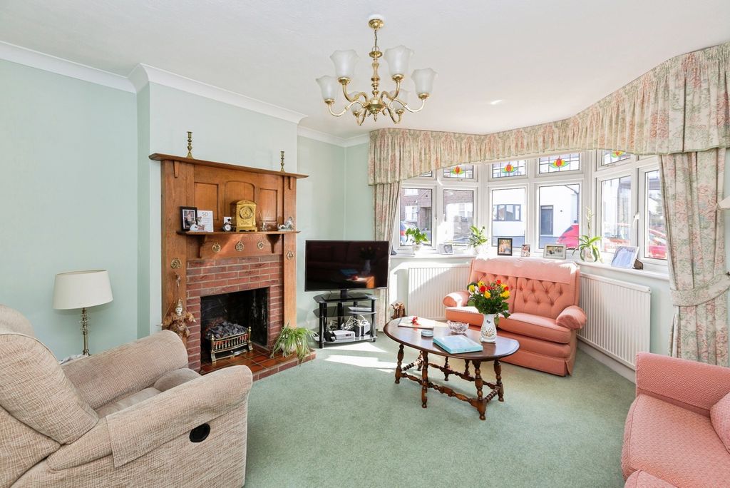 Property photo 2 of 17 Photo