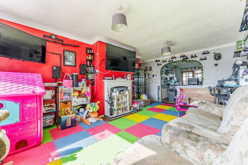 Property photo 3 of 18