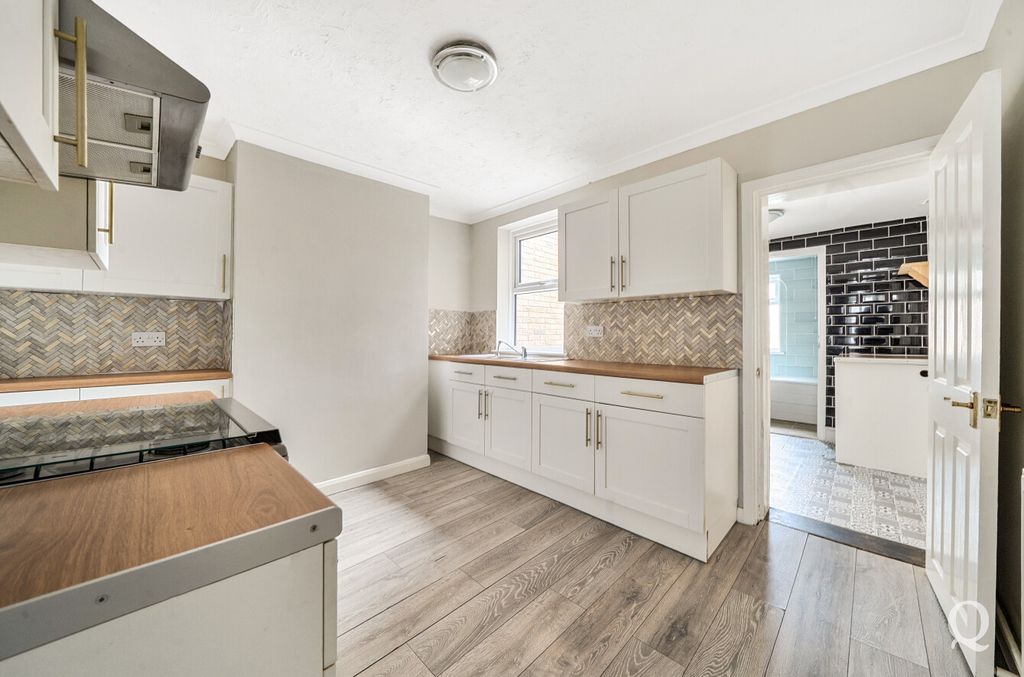 Property photo 2 of 17 3072F43A-8F63-43E...