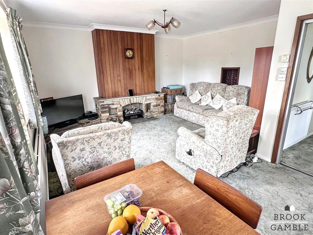 Property photo 3 of 17 01323 438506
