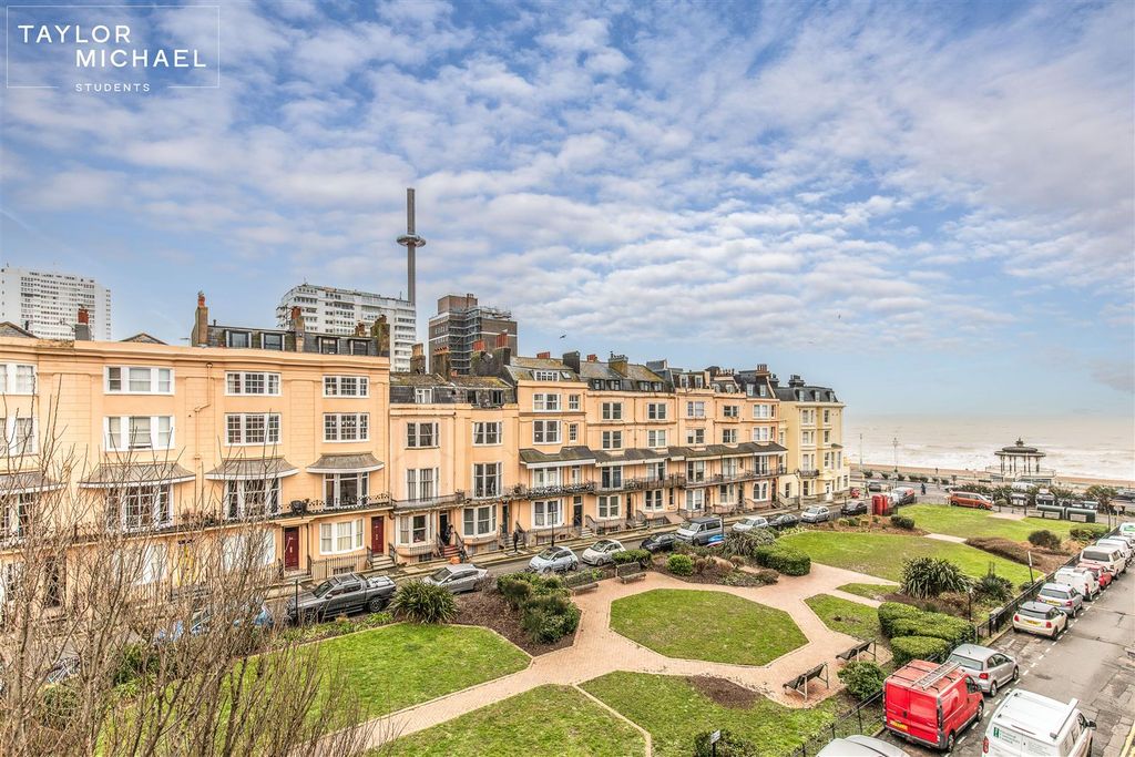 Property photo 1 of 4 Bedford Square
