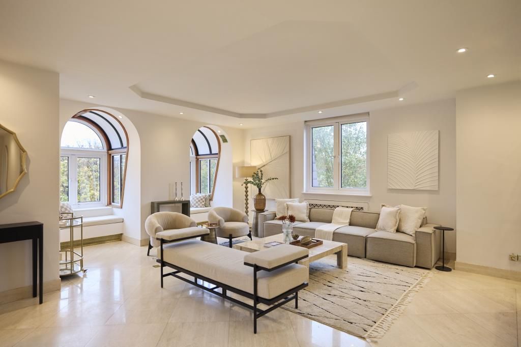 Property photo 1 of 11 Living Room