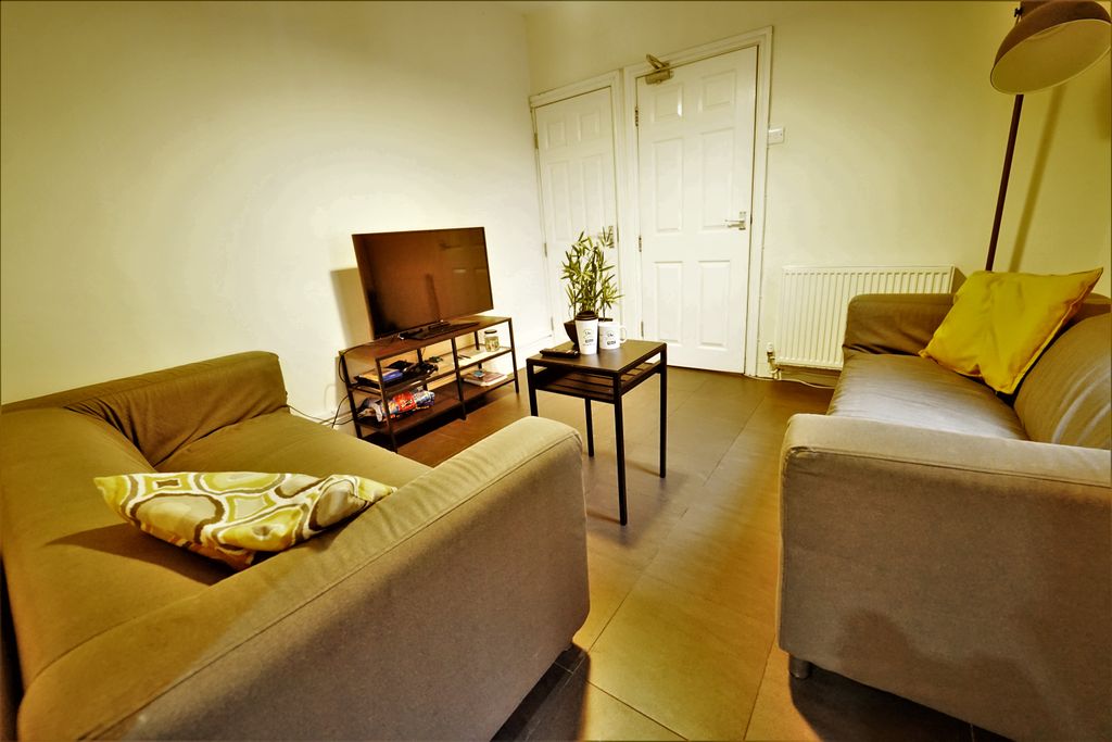 Property photo 1 of 12 Living Room