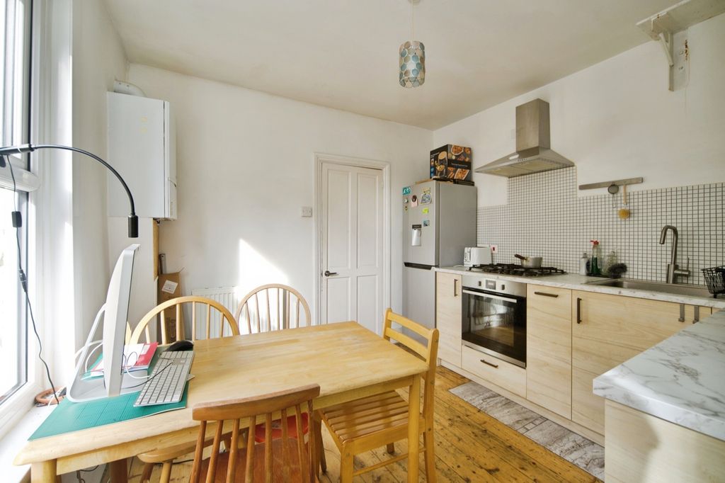 Property photo 3 of 11 Pbox-Img.Jpg