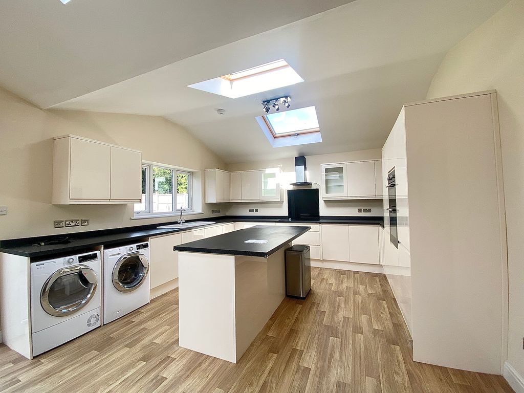 Property photo 3 of 12 Kitchen