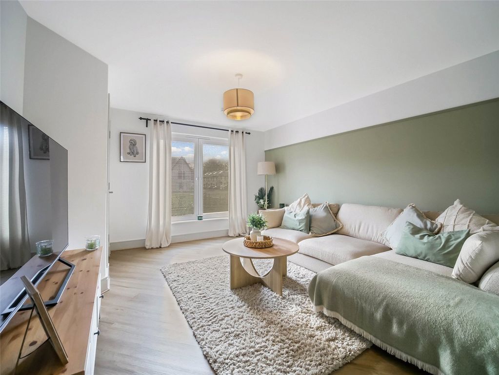 Property photo 2 of 16 Picture No. 11