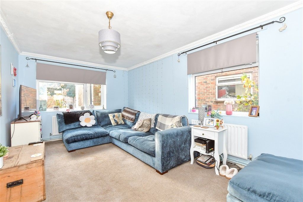 Property photo 2 of 10 Lounge