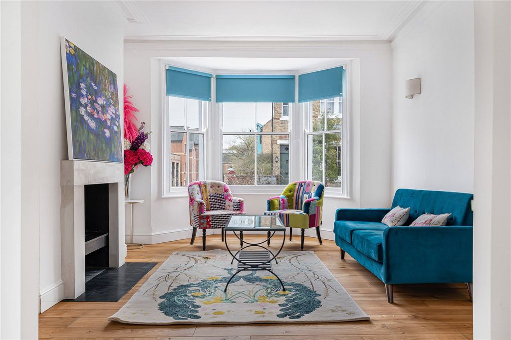 Property photo 2 of 19 Sitting Room