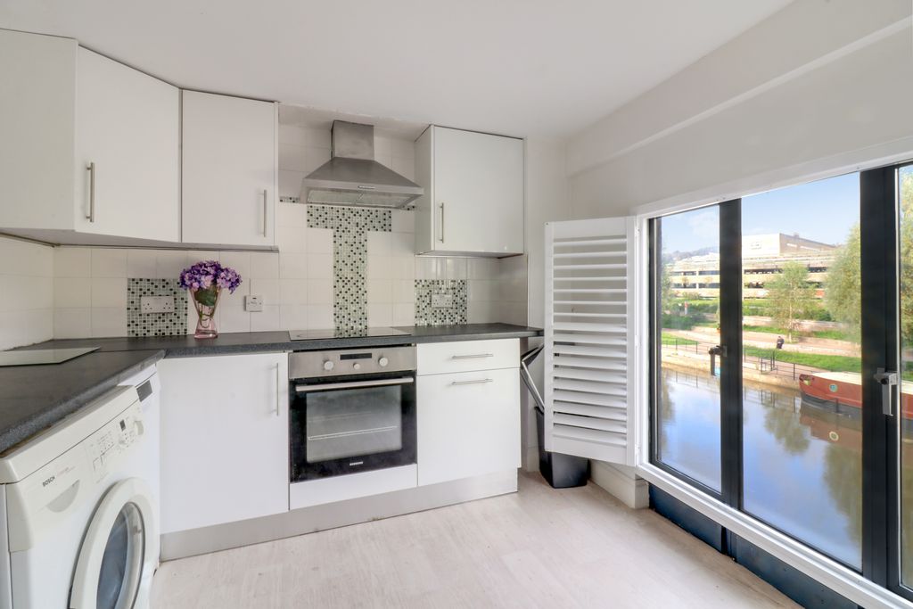 Property photo 3 of 27