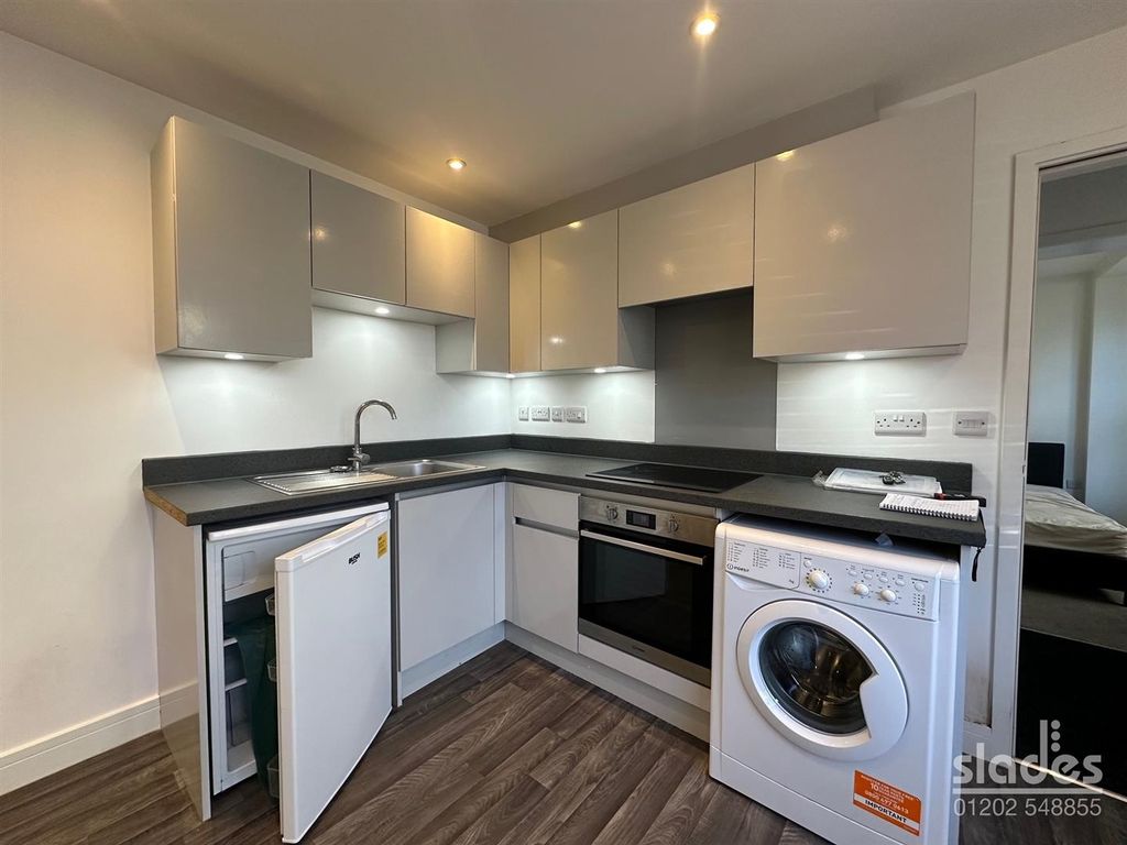 Property photo 3 of 8 Kitchen 2.Jpg