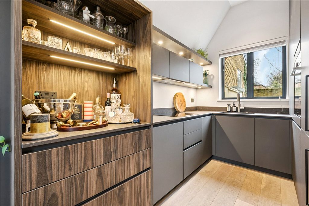 Property photo 2 of 10 Picture No. 07