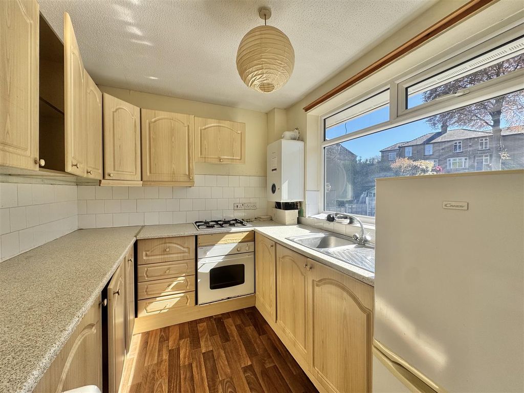 Property photo 3 of 10 Kitchen