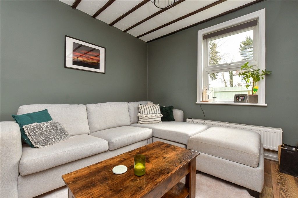 Property photo 3 of 11 Lounge