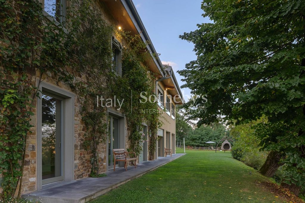 Property photo 2 of 33