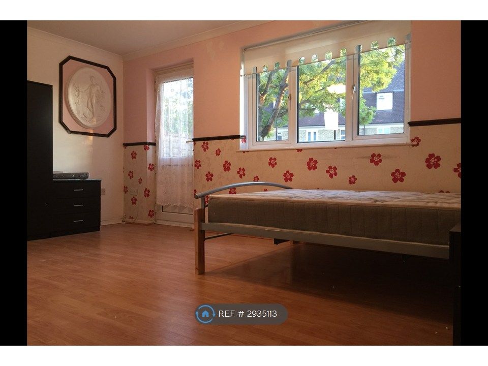 Property photo 3 of 6 Bedroom 1
