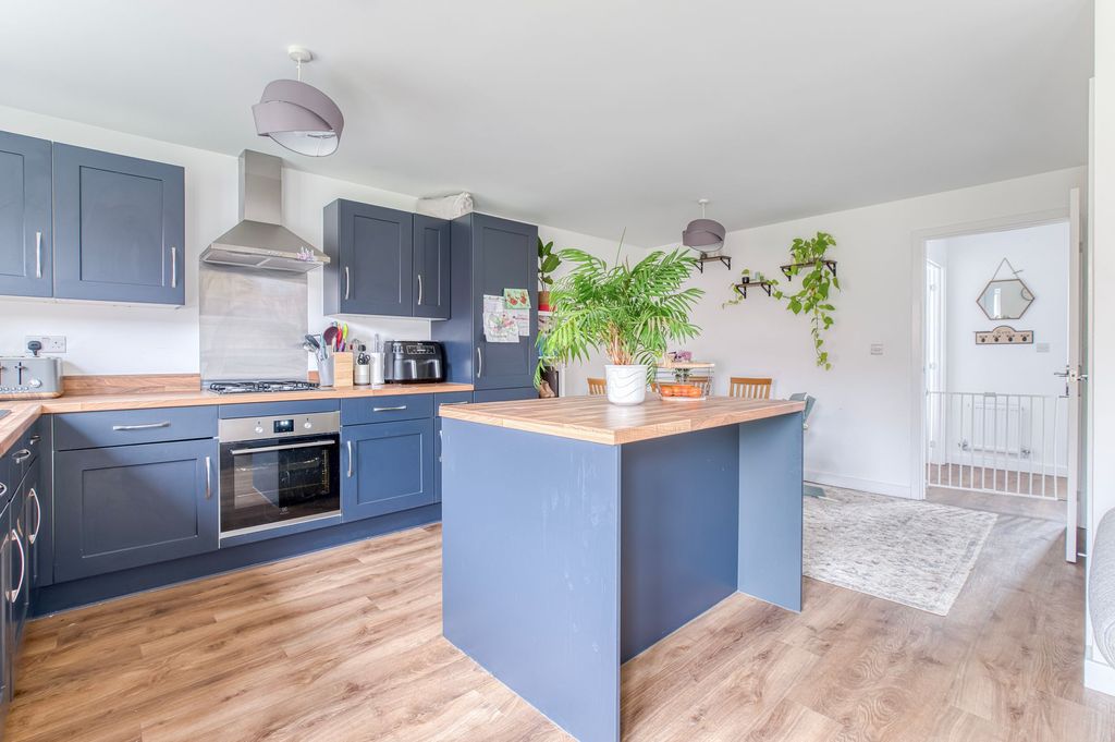 Property photo 2 of 21