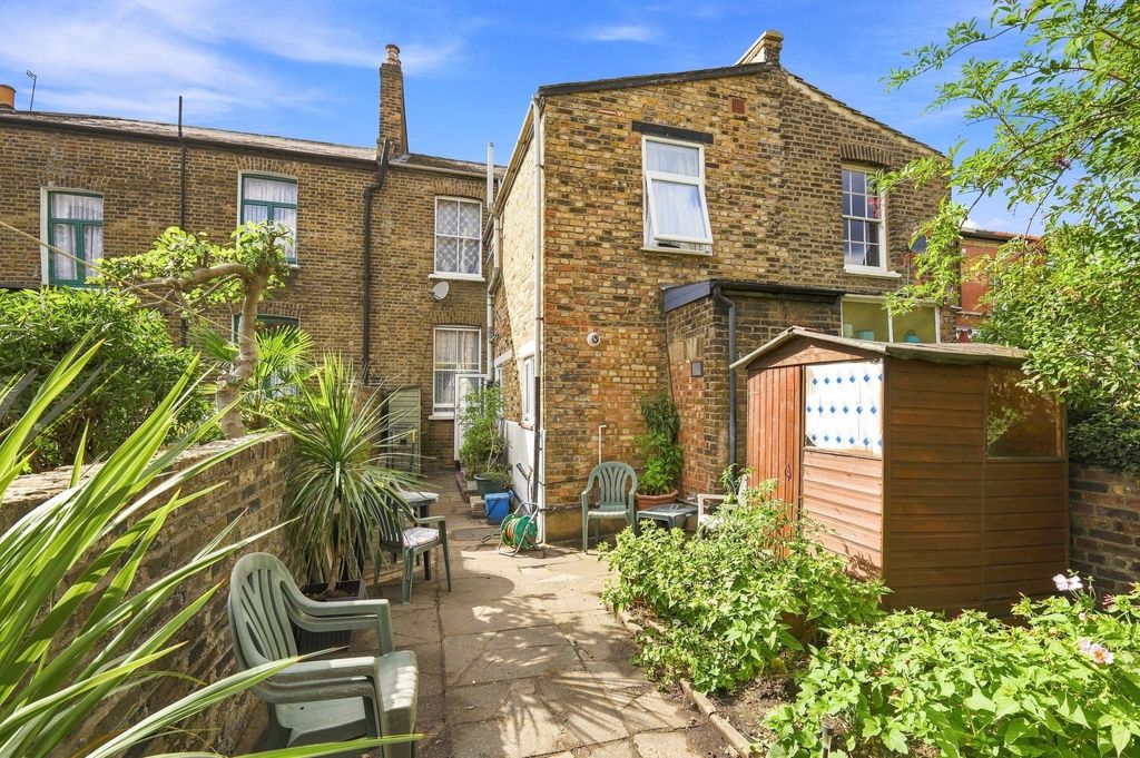 Property photo 2 of 28